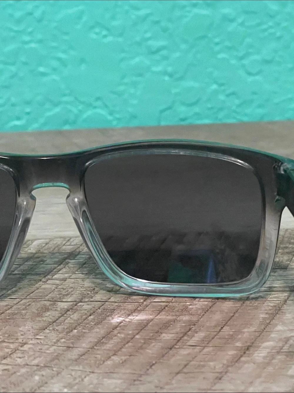 Oakley Holbrook ombré Men's Black Polarized Sunglasses